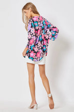 Load image into Gallery viewer, Plus Size 3/4 Sleeve Black Multi Floral Blouse
